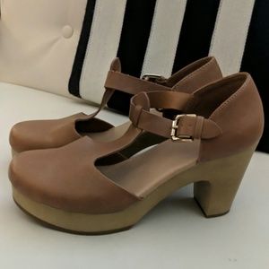 Old Navy Clogs Cognac